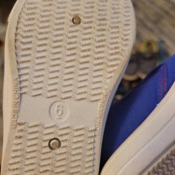 Pj Masks sneakers size 6 - Picture 2 of 3